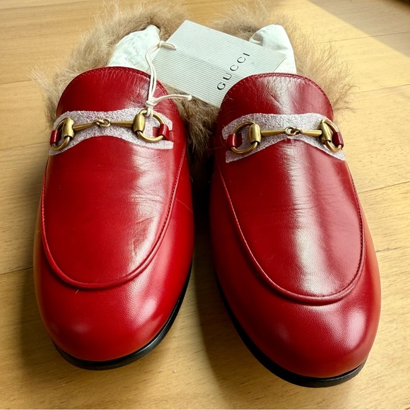 Gucci Red Leather Flats with Brown Lamb Fur and Gold Hardware - Picture 3 of 7